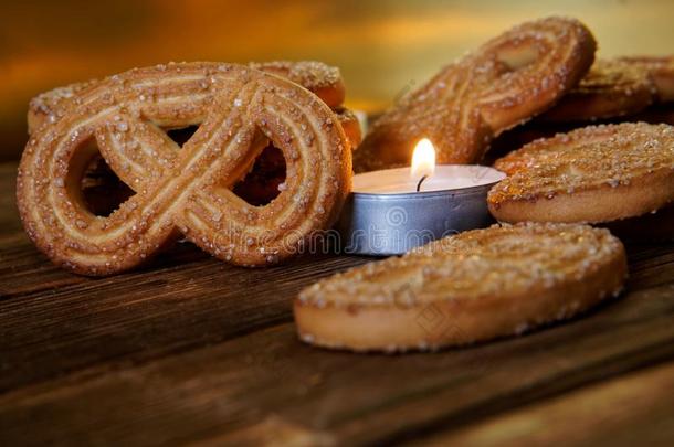 食糖甜饼干和点火c和les向自然的松树板.沙巴德。.英语字母表的第3个字母