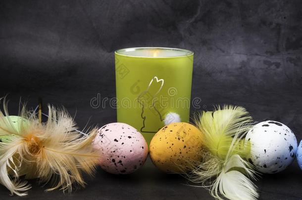 复活节装饰.富有<strong>色彩</strong>的卵和<strong>燃烧</strong>的c和le和兔子