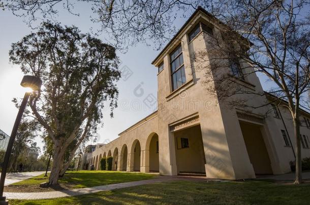 外部看法<strong>关于</strong>艾弗里房屋采用加利福尼亚理工学院
