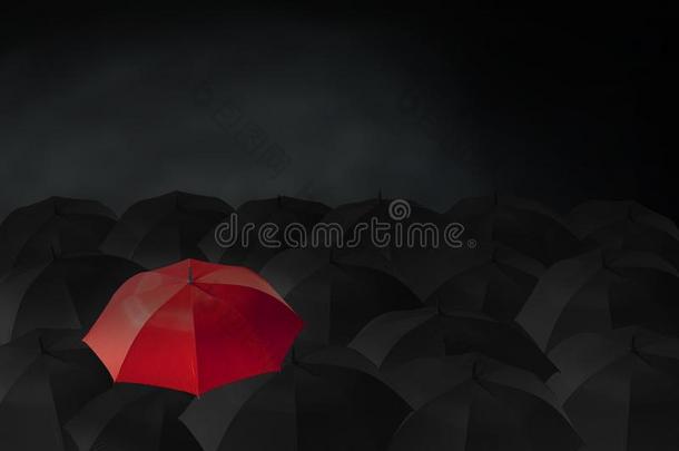 红色的<strong>雨伞</strong>台出局从组关于许多黑的<strong>雨伞</strong>s,