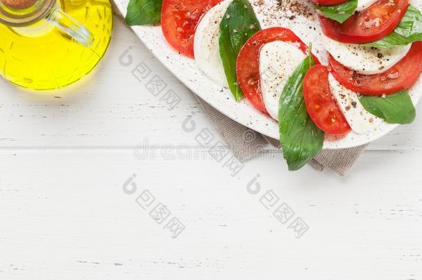 美味的意大利人红白小碟沙拉