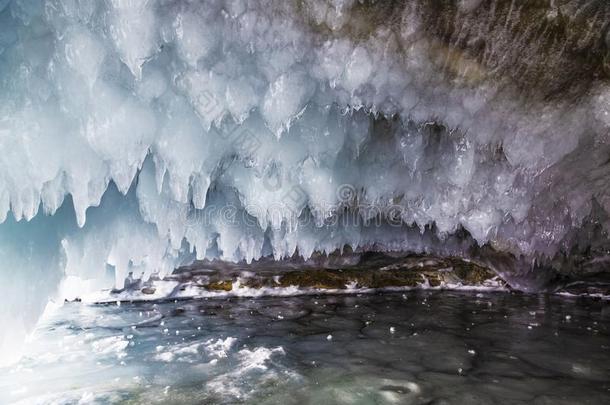 极好的冰洞穴向湖贝加尔湖.<strong>东方</strong>的西伯利亚