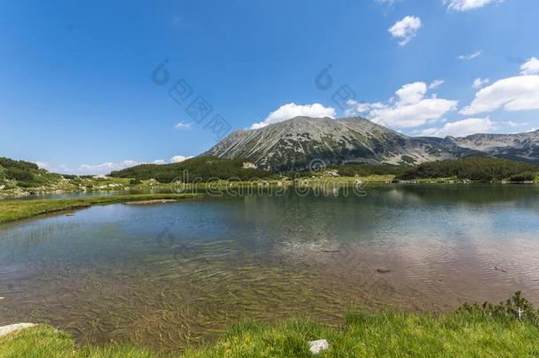 夏风景关于<strong>穆拉托</strong>夫Hvoyn在o湖在皮林山,日分