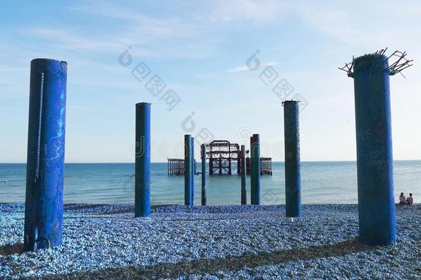 艺术的单色画蓝色版本关于Brightons西码头