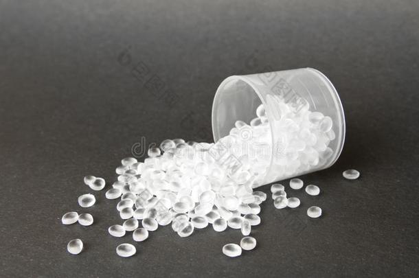 透明的聚乙烯小颗粒.high-densitypolyethylene高密度聚乙烯.塑料制品小球.塑料制品