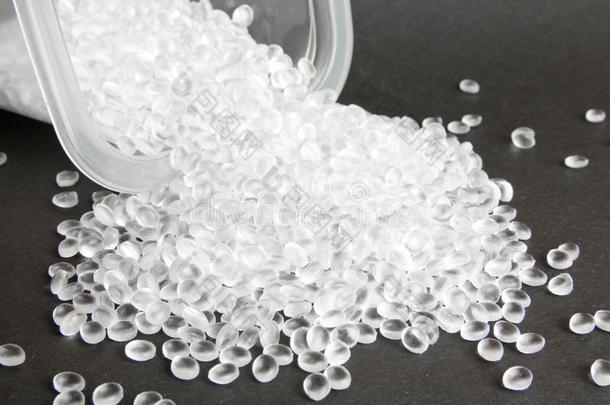 透明的聚乙烯小颗粒.high-densitypolyethylene高密度聚乙烯.塑料制品小球.塑料制品