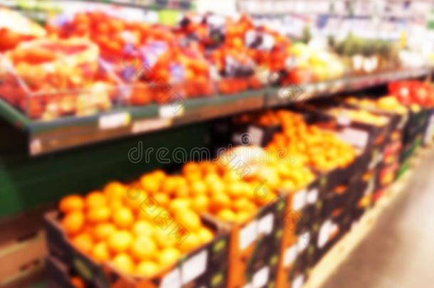 变模糊新鲜的成果和蔬菜在零售商店.抽象的波黑