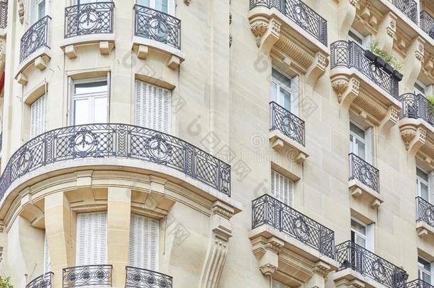 古代的奢侈巴黎人建筑物建筑物的正面采用夏一天采用巴黎,