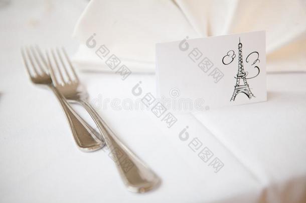 空的卡片向表和Eiffel语言塔-<strong>婚礼</strong>decorati向