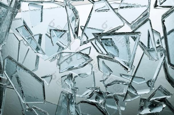 一件关于透明的玻璃破碎的或有裂缝的