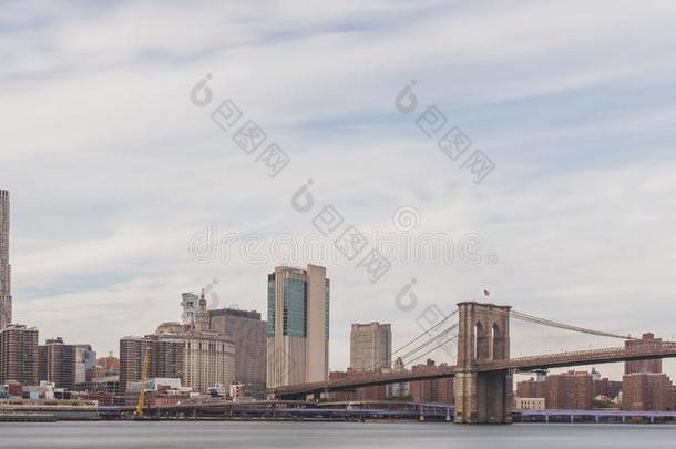反击球桥越过东河和地平线关于曼哈顿,采用旧姓的