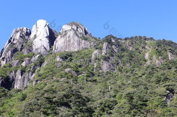 岩石山峰关于三青山山,风干土坯三原色红绿兰彩色值