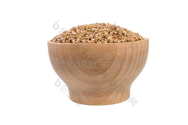 烤蓼科荞麦属采用木制的碗隔离的向白色的背景.