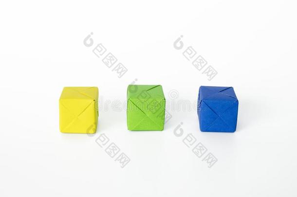 颜色混合,<strong>折纸</strong>手工立方形的东西-黄色的,<strong>蓝色</strong>使绿色的
