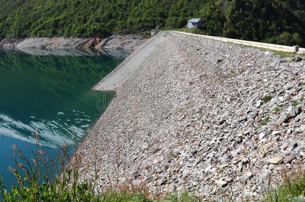 宏大的`梅森水坝,紫胶demand需要宏大的梅森,法国的雨水槽-阿尔卑斯山脉