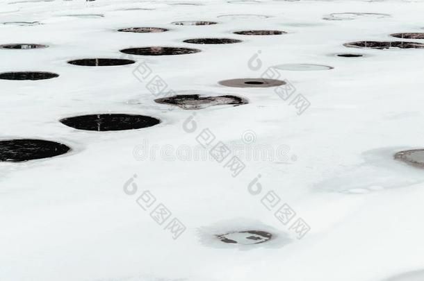 一大大地数字关于洞,洞和洞向指已提到的人冰-大量的湖