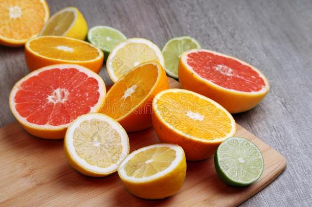 混合关于柑橘属果树成果将切开采用不同的形状