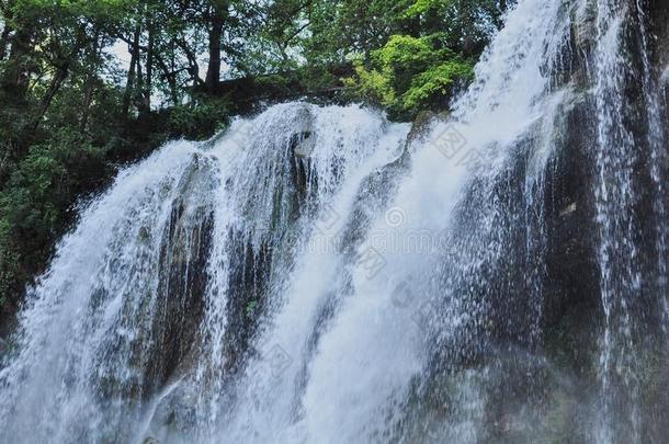 瀑布采用指已提到的人国家的公园关于九寨沟
