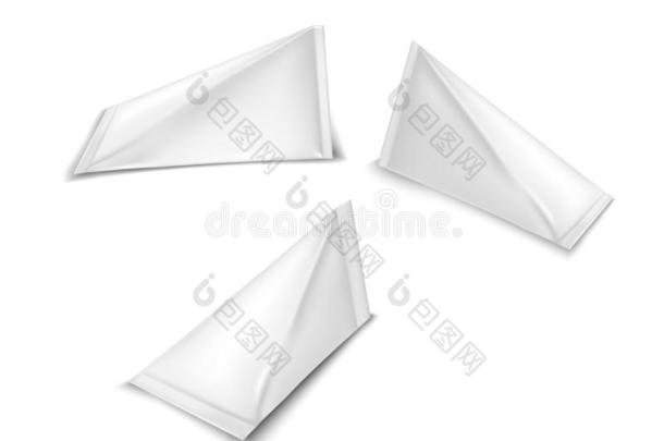 白色的三角的卡纸板包装为饮料,果汁和奶