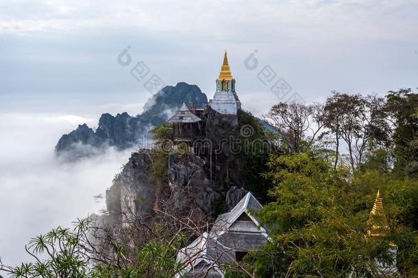 令人惊异的泰国海关于薄雾在W在预案拉赫努森W在英语字母表的第16个字母