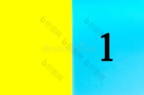 num.一或1书面的w或ds向蓝色和黄色的背景
