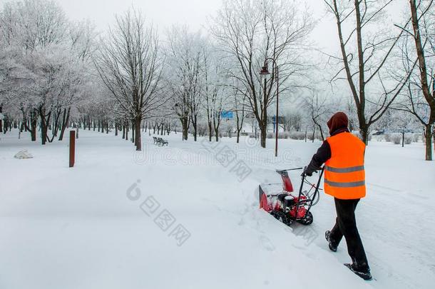 雪免<strong>职工</strong>厂,雪免职设备采用行动