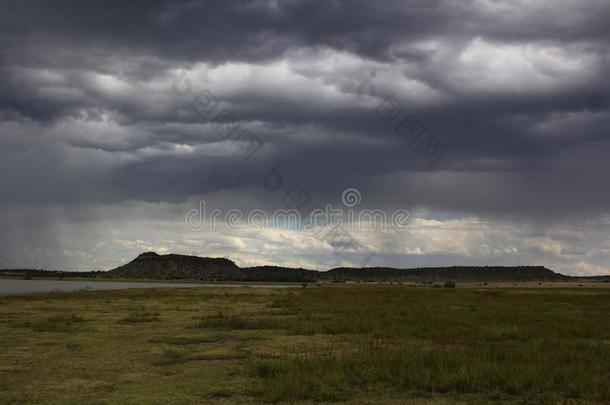 <strong>非洲</strong>的<strong>风景</strong>-平原采用南方<strong>非洲</strong>在之前暴风雨