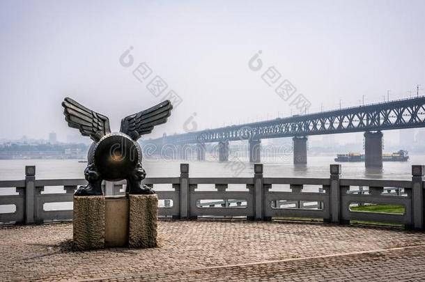 风景优美的看法关于指已提到的人扬子江<strong>武汉</strong>伟<strong>大</strong>的桥和雕像关于一winter冬天