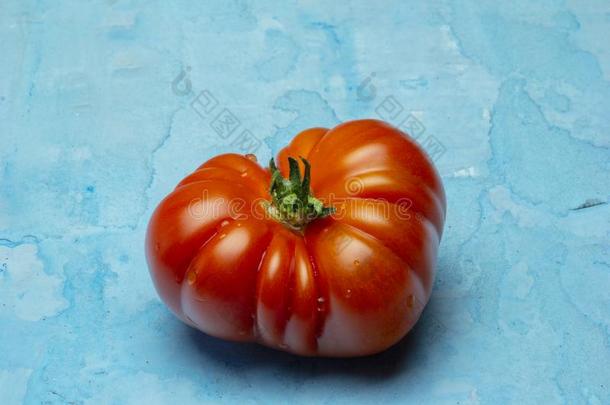布兰<strong>迪维</strong>因红色的番茄,采用心形状向蹩脚货蓝色后座