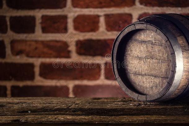 葡萄酒啤酒白兰地酒的一种威士忌酒或朗姆酒桶向木制的表