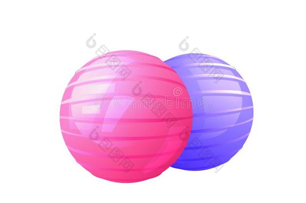 健康紫罗兰和粉红色的健身球隔离的向白色的背景.
