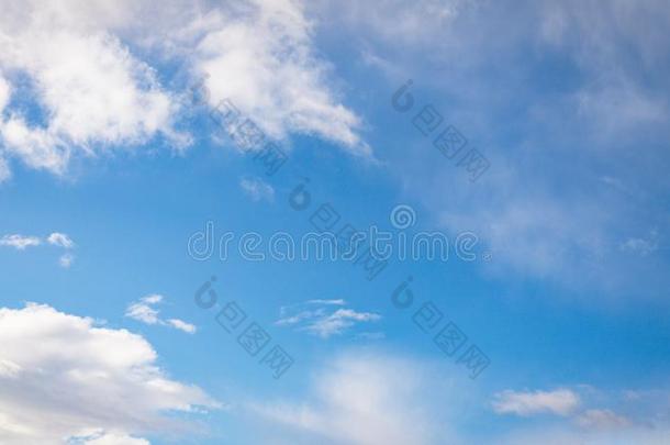 白色的松软的和<strong>卷积云</strong>云向一蓝色天b一ckground.1
