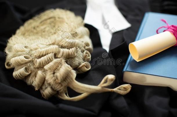 法律的观念仍生活关于大律师假发和长袍和短暂的