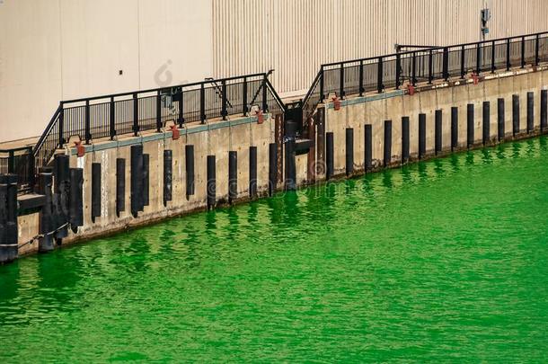 芝加哥河旅游<strong>船码头</strong>反射的到之上一vibr一nt绿色的Chic一