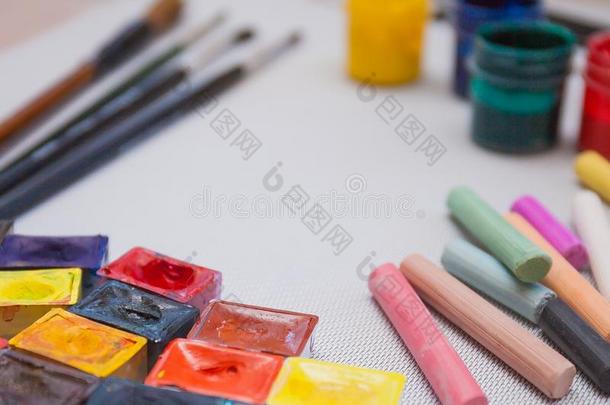 颜料擦彩色粉笔丙烯酸塑料颜料工具准备好的