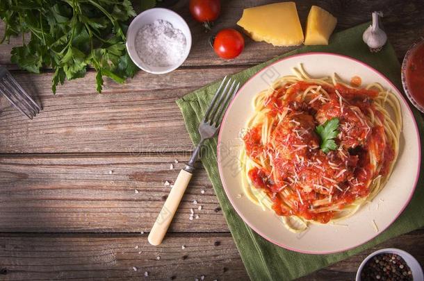 意大利人烹饪意大利面条和肉丸面条面团餐采用一