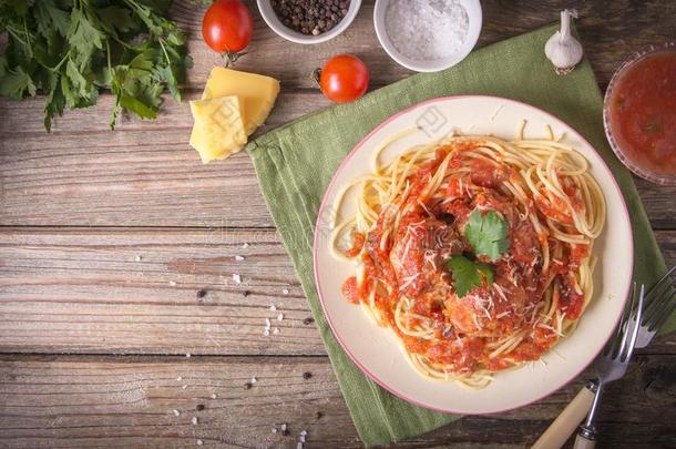 意大利人烹饪意大利面条和肉丸面条面<strong>团餐</strong>采用一