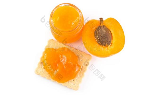 组关于杏和罐子关于果酱