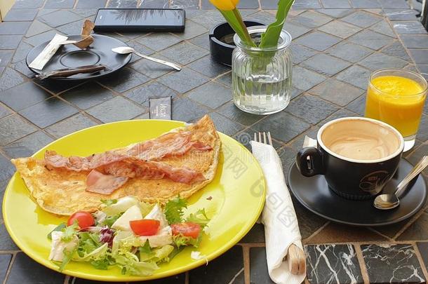 早餐采用蒂米什瓦拉罗马尼亚同盟正方形和咖啡豆和OrientMid-EastLines东方中东航空公司