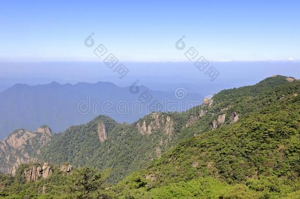 山峰和云海关于三青山山,风干土坯三原色红绿兰彩色值