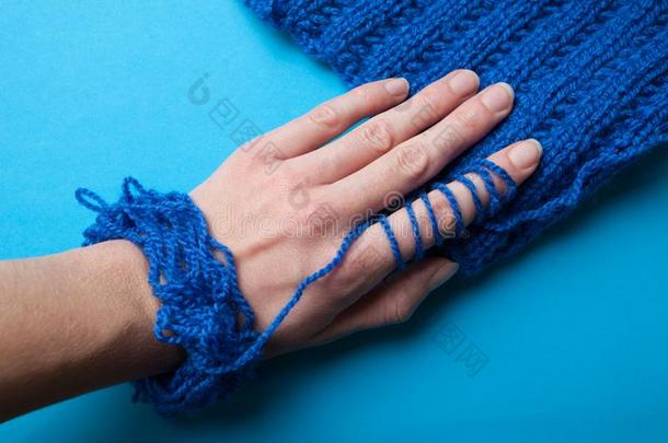 软的羊毛制的纱和线为编结物<strong>蓝色</strong>.指已提到的人h和<strong>高光</strong>