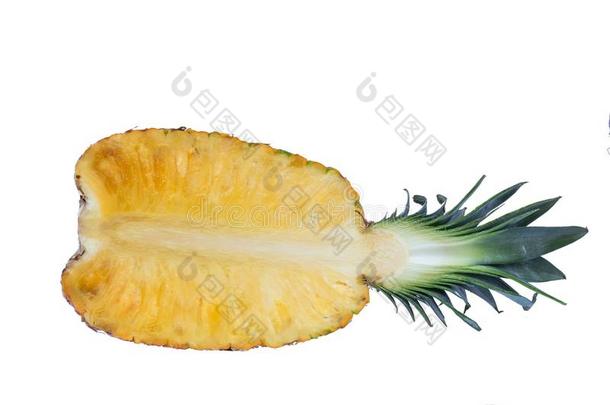 影像关于一半的菠萝成果隔离的向白色的背景.