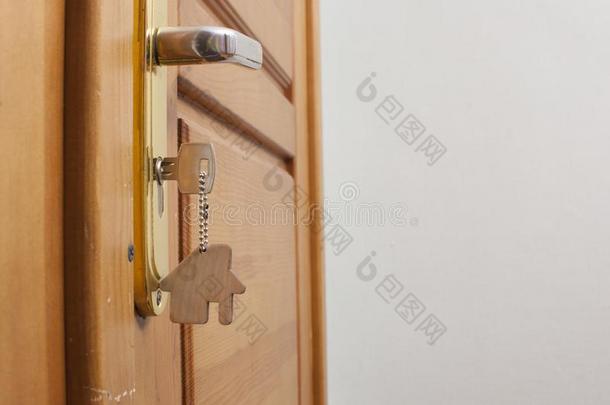 一钥匙采用一锁和房屋偶像向它