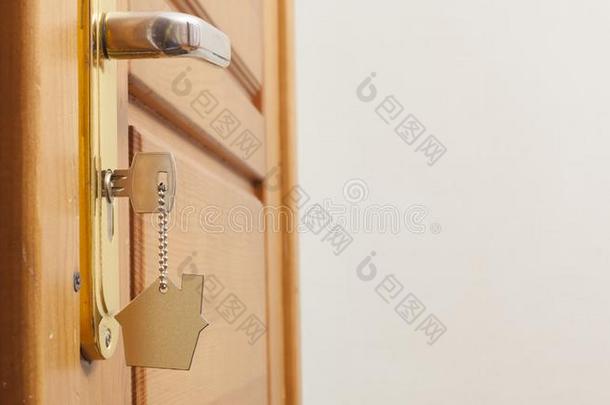 一<strong>钥匙</strong>采用一锁和房屋偶像向它