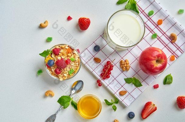健康的早餐和牛奶什锦早餐,奶,酸奶,成果