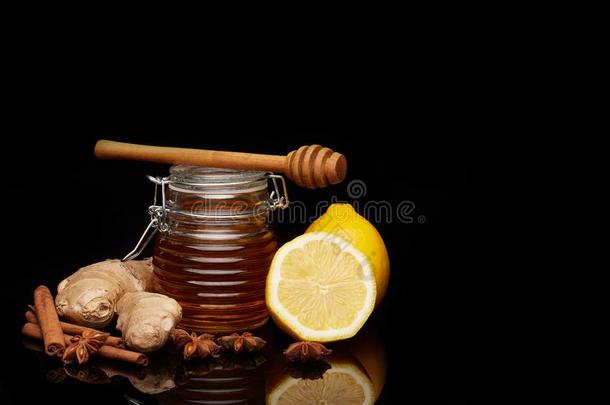 <strong>蜂蜜</strong>,柠檬和香料