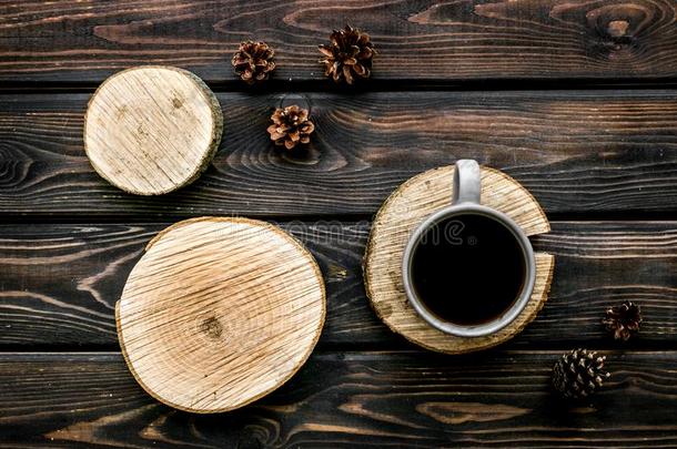 咖啡豆向锯切和松树c向e模式为博客向木制的后面