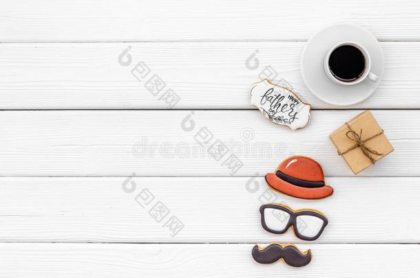 髭,帽子,眼镜,咖啡豆,赠品和复制品为幸福的父亲