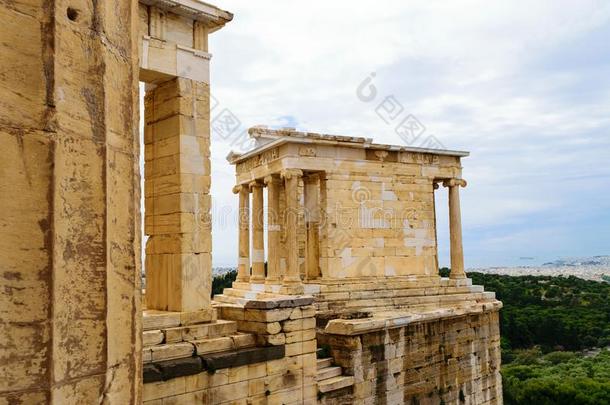 庙关于雅典娜耐克向古希腊城市的卫城小山