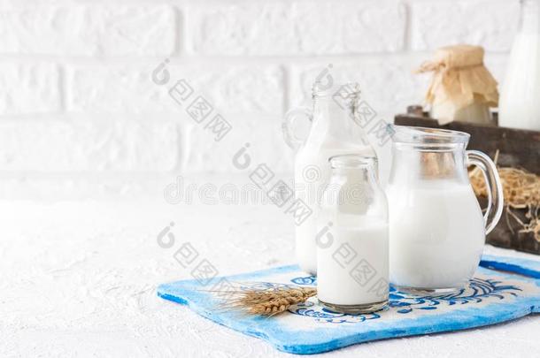奶采用瓶子关于各种各样的情况和大小